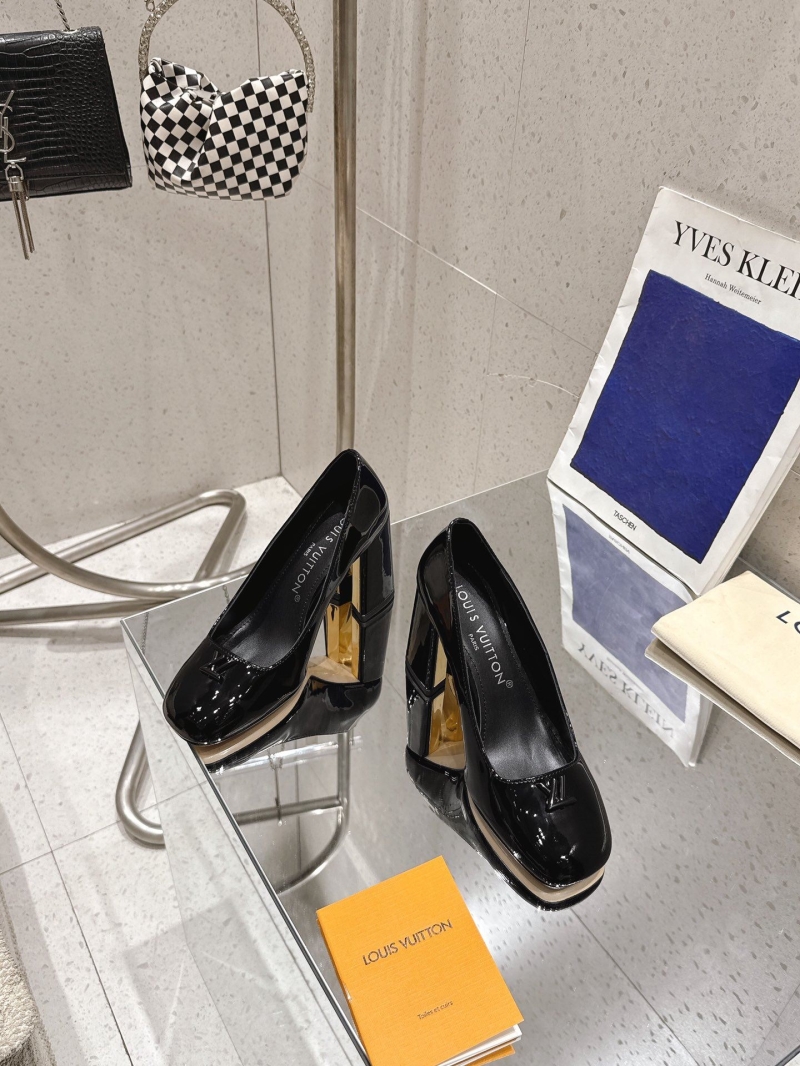 l0vis Vvtt0n heeled shoes